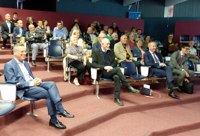 Notre présidente, Ghislaine Taffary, remet à Rémy Cabanac, la médaille d'honneur de la section ONM des Hautes-Pyrénées.