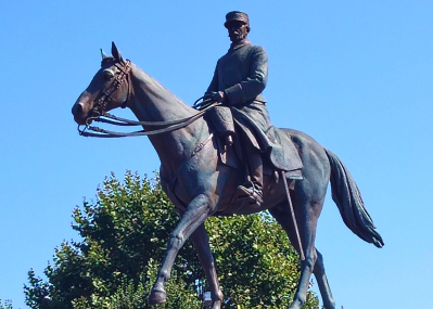 La statue du maréchal FOH à Tarbes (65)